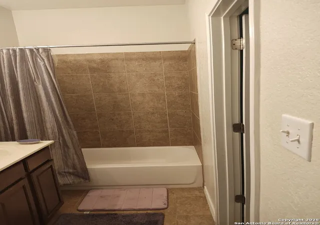Photo 3 of Single family home for sale at 225 Kensington Dr, Cibolo, TX 78108 | MLS# 1837944 | Listing updated on 2026-02-22