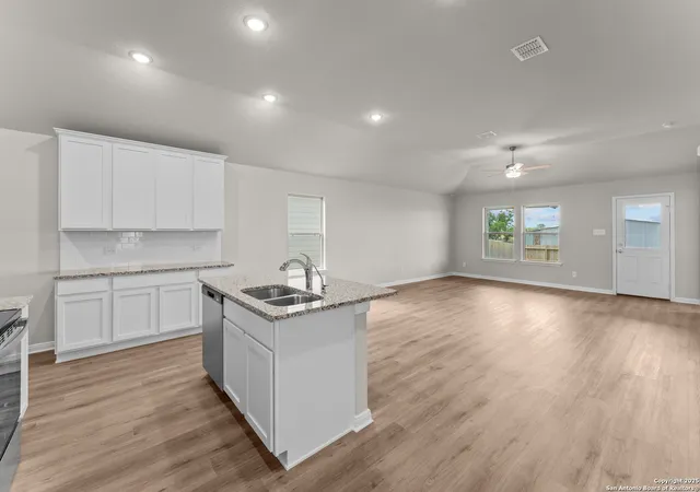 4th image of 1684 Quiet Teal, New Braunfels, TX 78130 | MLS# 1837950