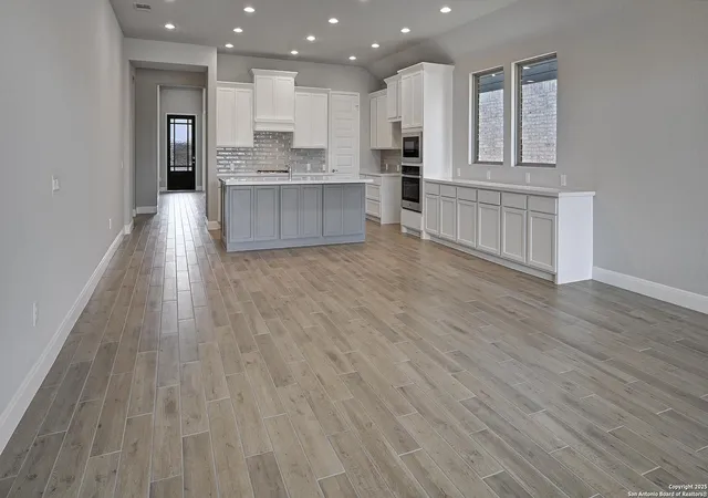 Photo 3 of Sale Pending at 10811 Twyla Rd, San Antonio, TX 78224 | MLS# 1838049 | Listing updated on 2025-10-04