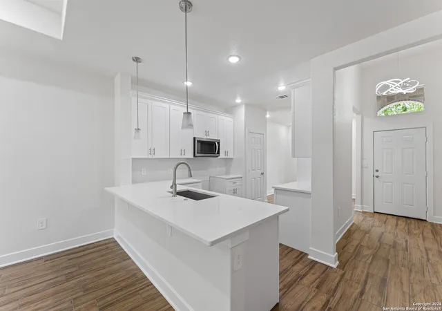 Photo 2 of Single family home for sale at 2115 Sw 19th St, San Antonio, TX 78207 | MLS# 1838357 | Listing updated on 2025-12-30