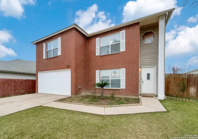 Photo 3 of Sale Pending at 7910 Dawntree Pl, San Antonio, TX 78251 | MLS# 1838410 | Listing updated on 2025-11-18