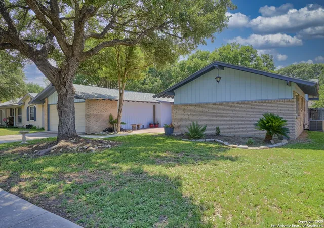 Photo 2 of Sale Pending at 9702 Lantana Dr, San Antonio, TX 78217 | MLS# 1838815 | Listing updated on 2025-09-29