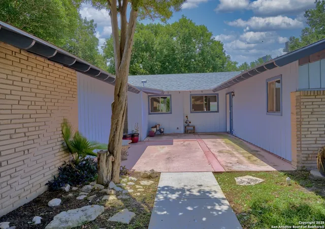 Photo 3 of Sale Pending at 9702 Lantana Dr, San Antonio, TX 78217 | MLS# 1838815 | Listing updated on 2025-09-29