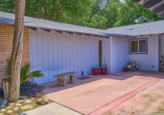Photo 4 of Sale Pending at 9702 Lantana Dr, San Antonio, TX 78217 | MLS# 1838815 | Listing updated on 2025-09-29
