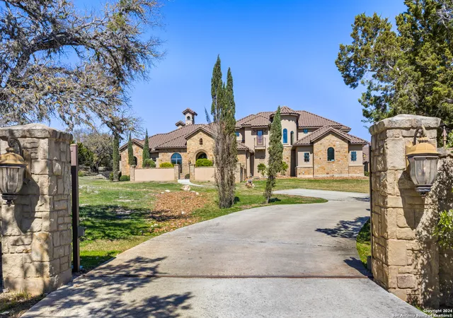 Photo 3 of Mansion for sale at 104 Falcon Crest, Boerne, TX 78006 | MLS# 1838859 | Listing updated on 2026-02-18