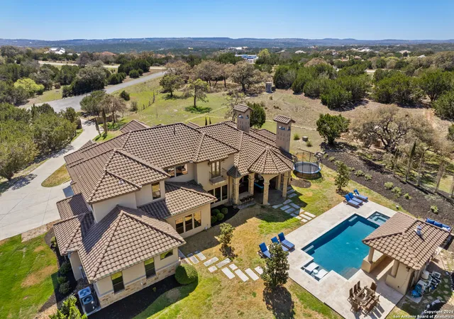 Photo 3 of Single family home for sale at 104 Falcon Crest, Boerne, TX 78006 | MLS# 1838859 | Listing updated on 2026-02-18