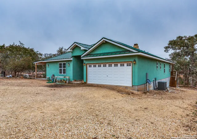 Photo 1 of Single family home for sale at 285 Cr 2471, Hondo, TX 78861 | MLS# 1838919 | Listing updated on 2026-01-24