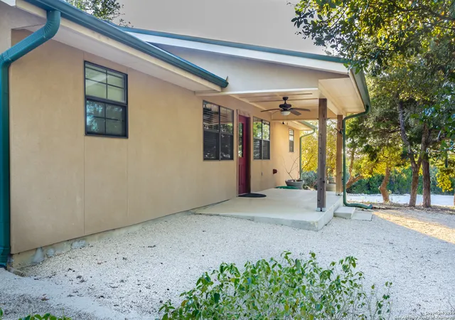 Photo 2 of Sale Pending at 424 Mountain Wood, Canyon Lake, TX 78133 | MLS# 1839061 | Listing updated on 2025-12-17