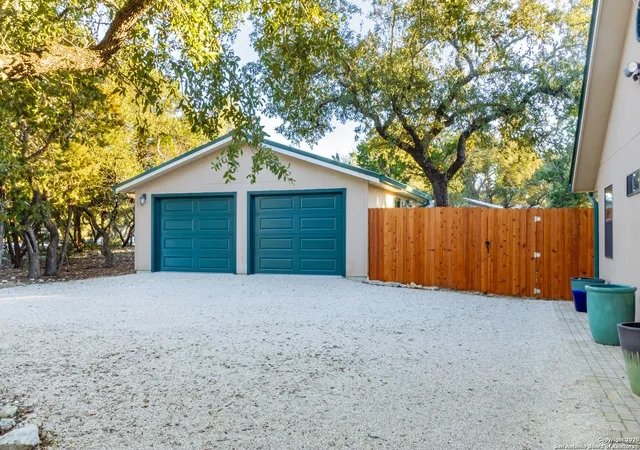 Photo 3 of Sale Pending at 424 Mountain Wood, Canyon Lake, TX 78133 | MLS# 1839061 | Listing updated on 2025-12-17