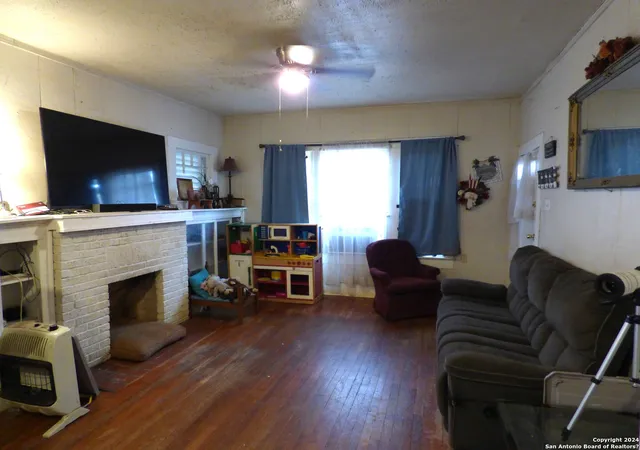 Photo 2 of Sale Pending at 1210 Kayton Ave, San Antonio, TX 78210 | MLS# 1839253 | Listing updated on 2025-11-10