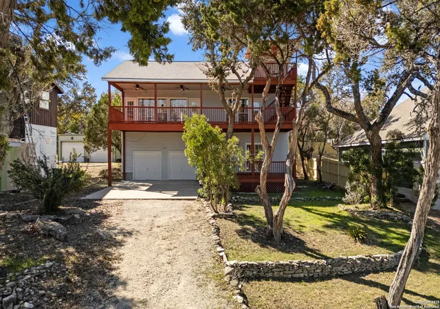 Photo 4 of Sale Pending at 228 Oak Hideaway Dr, Canyon Lake, TX 78133 | MLS# 1839475 | Listing updated on 2025-11-22