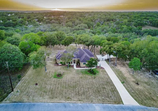 2nd image of 352 Rose Meadow Dr, La Vernia, TX 78121 | MLS# 1839612