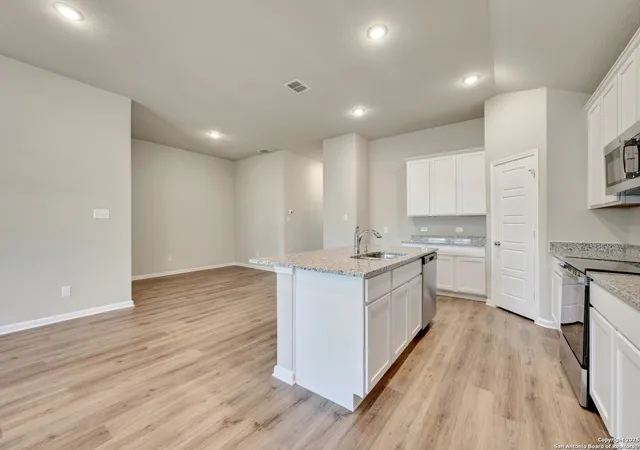 Photo 4 of Sale Pending at 21215 Jordans Ranch Way, San Antonio, TX 78264 | MLS# 1839907 | Listing updated on 2025-12-11