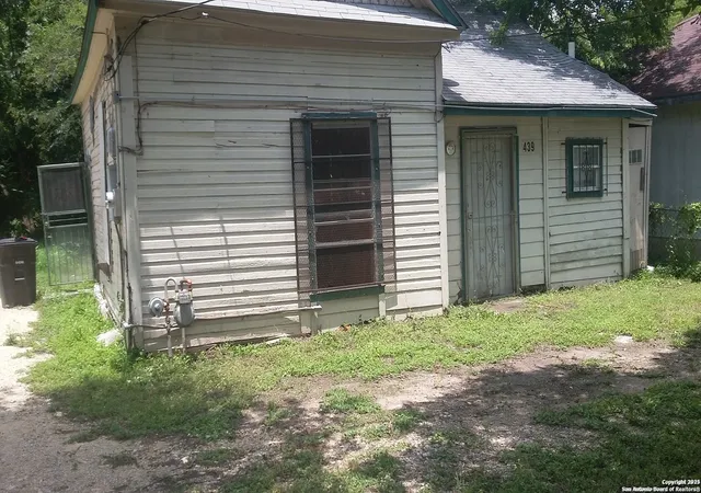 Photo 3 of Single family home for sale at 439 Vine St, San Antonio, TX 78210 | MLS# 1839934 | Listing updated on 2026-06-21