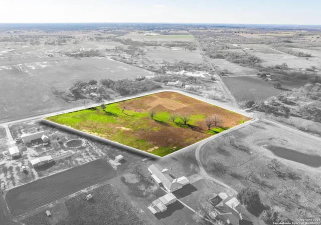 Photo 3 of Sale Pending at 560 County Rd 352, St. Hedwig, TX 78152 | MLS# 1839958 | Listing updated on 2025-12-16