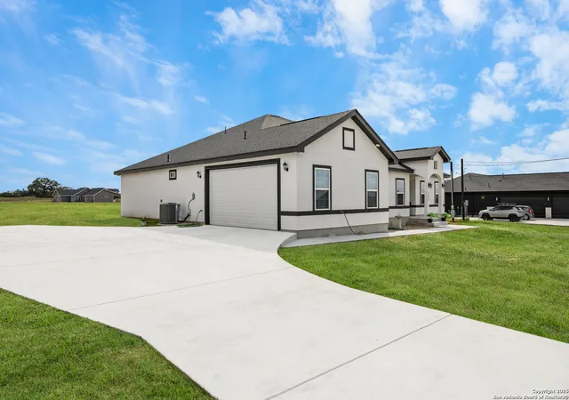 Photo 3 of Single family home for sale at 105 Hidden Cove, Floresville, TX 78114 | MLS# 1840136 | Listing updated on 2025-11-21