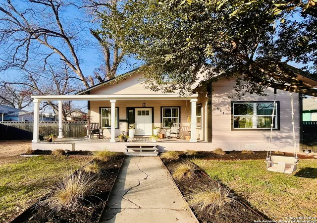 Photo 3 of Single family home for sale at 611 Barrett Pl, San Antonio, TX 78225 | MLS# 1840527 | Listing updated on 2025-11-25