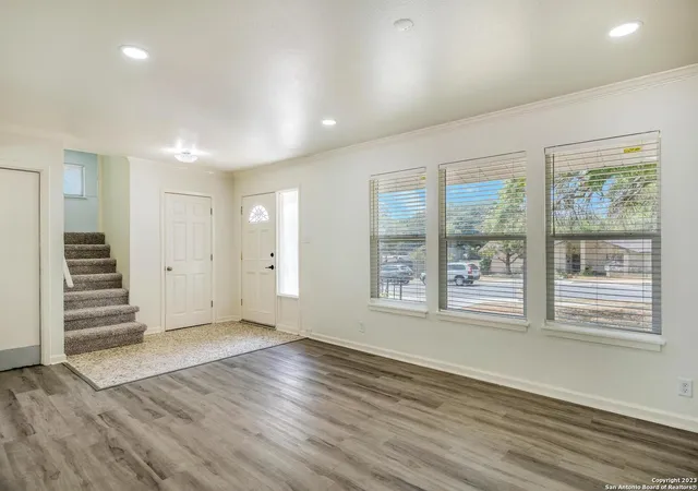 Photo 4 of Single family home for sale at 306 Antler Dr, San Antonio, TX 78213 | MLS# 1840557 | Listing updated on 2026-03-15
