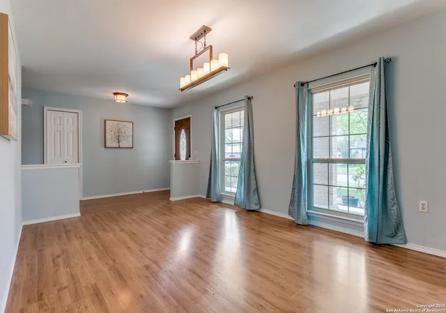 Photo 3 of Sale Pending at 5043 Hacienda Dr, San Antonio, TX 78233 | MLS# 1840605 | Listing updated on 2025-09-14