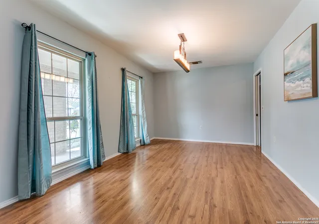 Photo 4 of Sale Pending at 5043 Hacienda Dr, San Antonio, TX 78233 | MLS# 1840605 | Listing updated on 2025-09-14