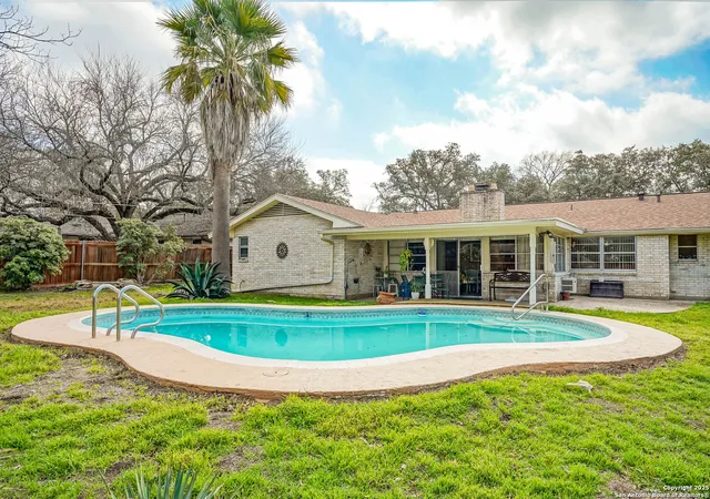 Photo 2 of Sale Pending at 513 Balfour, Windcrest, TX 78239 | MLS# 1840644 | Listing updated on 2025-12-31