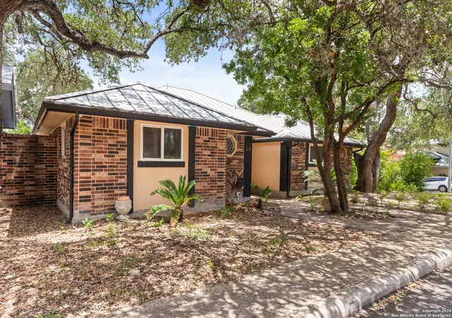 Photo 2 of Single family home for sale at 20 Donore Square, San Antonio, TX 78229 | MLS# 1840706 | Listing updated on 2025-05-20