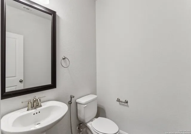 Photo 3 of Single family home for sale at 25322 Donahue Dr, San Antonio, TX 78255 | MLS# 1840755 | Listing updated on 2025-03-12