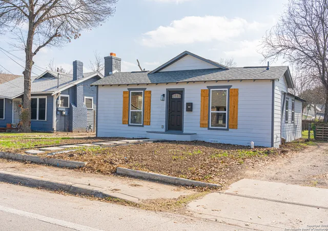 2nd image of 1832 W Woodlawn Ave, San Antonio, TX 78201 | MLS# 1840956