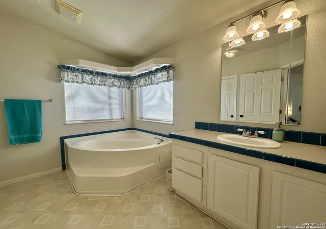 Photo 4 of Manufactured home for sale at 1545 County Road 665, Devine, TX 78016 | MLS# 1841033 | Listing updated on 2025-12-19