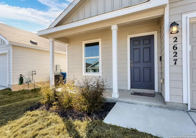 Photo 2 of Sale Pending at 2627 Robles St, San Antonio, TX 78226 | MLS# 1841051 | Listing updated on 2025-09-27