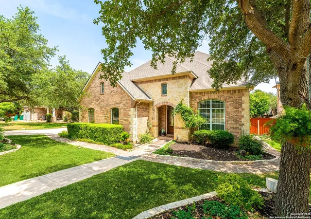 Photo 4 of Sale Pending at 122 Stonewall Bnd, San Antonio, TX 78256 | MLS# 1841069 | Listing updated on 2025-08-22