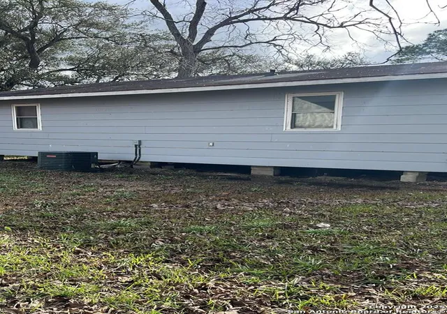 10th image of 5430 Gulf Ave, Groves, TX 77619 | MLS# 1841284