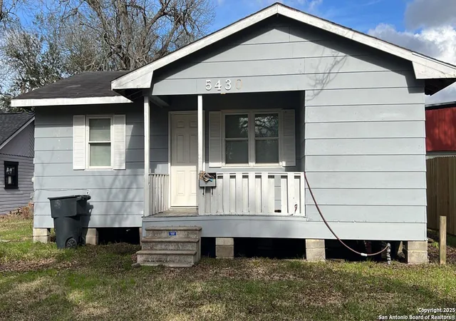 2nd image of 5430 Gulf Ave, Groves, TX 77619 | MLS# 1841284