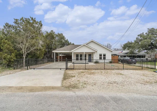 Photo 1 of Sale Pending at 1680 Lakeview Dr, Canyon Lake, TX 78133 | MLS# 1841321 | Listing updated on 2025-11-10