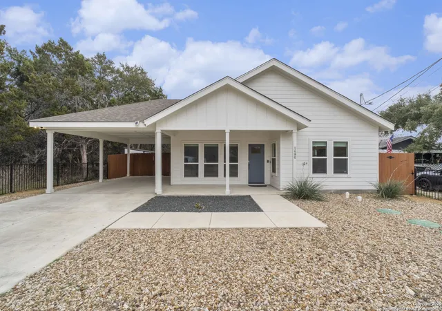 Photo 3 of Sale Pending at 1680 Lakeview Dr, Canyon Lake, TX 78133 | MLS# 1841321 | Listing updated on 2025-11-10