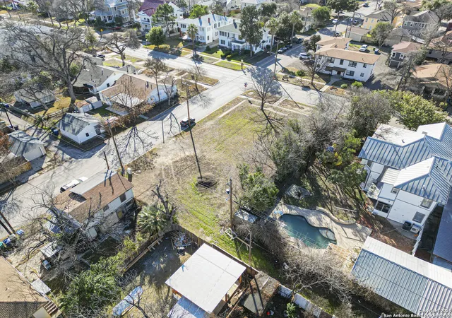 3rd image of 1003 W Woodlawn Ave, San Antonio, TX 78201 | MLS# 1841378
