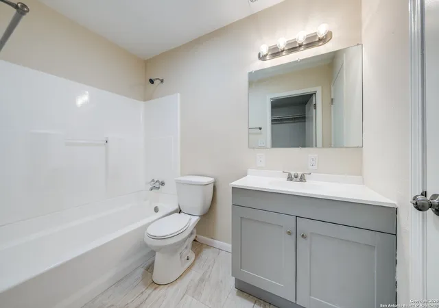 Photo 3 of Single family home for sale at 12587 La Vernia Rd, St. Hedwig, TX 78152 | MLS# 1841440 | Listing updated on 2025-03-18