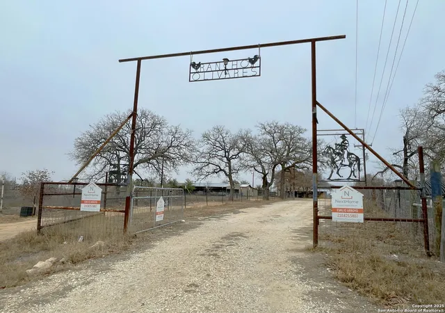 2nd image of 997 2 County Road 6723, Natalia, TX 78059 | MLS# 1841449