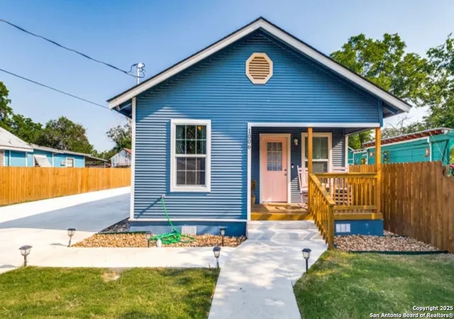 2nd image of 1006 Center St, San Antonio, TX 78202 | MLS# 1841482