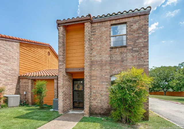 Photo 1 of Sale Pending at 1133 Ashby St #4, Seguin, TX 78155 | MLS# 1841605 | Listing updated on 2025-10-18