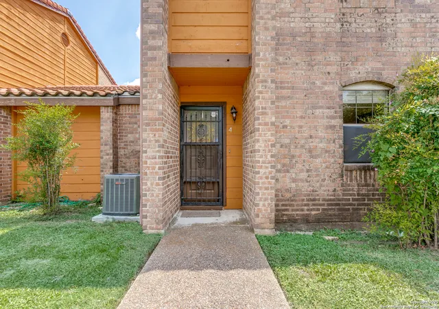 Photo 3 of Sale Pending at 1133 Ashby St #4, Seguin, TX 78155 | MLS# 1841605 | Listing updated on 2025-10-18