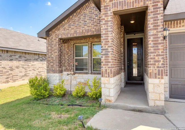 Photo 3 of Single family home for sale at 3378 Triangle Rnch, Schertz, TX 78154 | MLS# 1841624 | Listing updated on 2025-11-17