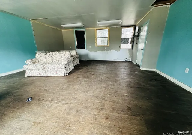 Photo 3 of Multi family home for sale at 209 Lee St, Seguin, TX 78155 | MLS# 1841868 | Listing updated on 2025-02-23