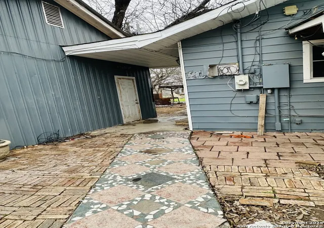 Photo 1 of Multi family home for sale at 209 Lee St, Seguin, TX 78155 | MLS# 1841868 | Listing updated on 2025-02-23