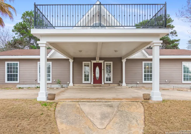 1st image of 229 W Malone Dr, Devine, TX 78016 | MLS# 1841921