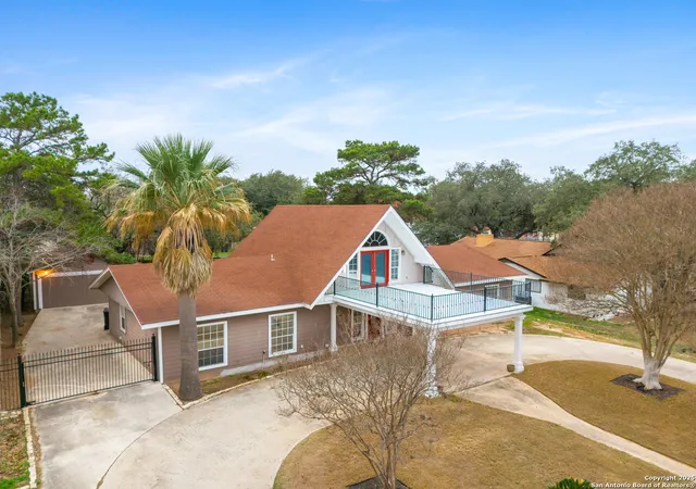 2nd image of 229 W Malone Dr, Devine, TX 78016 | MLS# 1841921