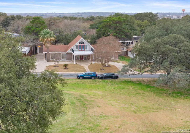 3rd image of 229 W Malone Dr, Devine, TX 78016 | MLS# 1841921