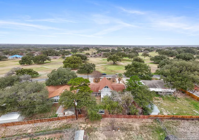 48th image of 229 W Malone Dr, Devine, TX 78016 | MLS# 1841921