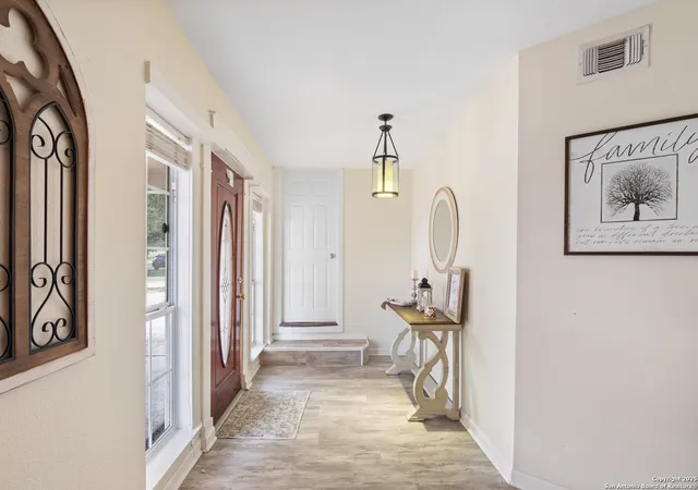 5th image of 229 W Malone Dr, Devine, TX 78016 | MLS# 1841921