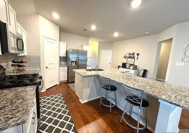 Photo 4 of Sale Pending at 6106 Akin Elm, San Antonio, TX 78261 | MLS# 1841968 | Listing updated on 2025-09-30